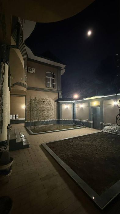 6-xonali uy, 330 m²