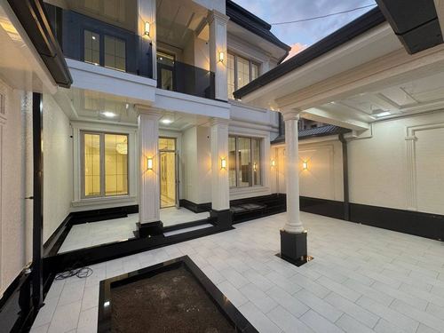 5-room house, 360 m²
