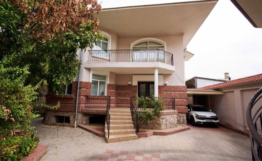 8-комнатный дом, 700 м², Ташкент, Яккасарайский район, в аренду