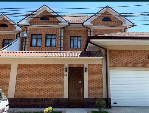 5-room house, 250 m²