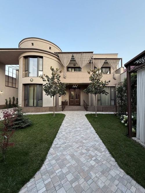 7-xonali uy, 750 m²