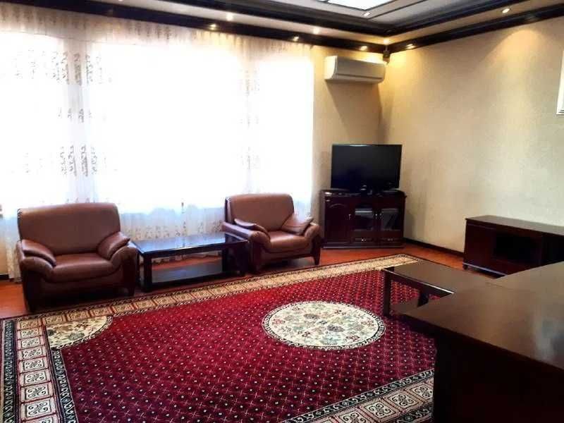 6-комнатный дом, 350 м², Ташкент, Яккасарайский район, в аренду