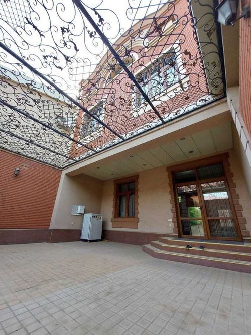 6-room house, 450 m²