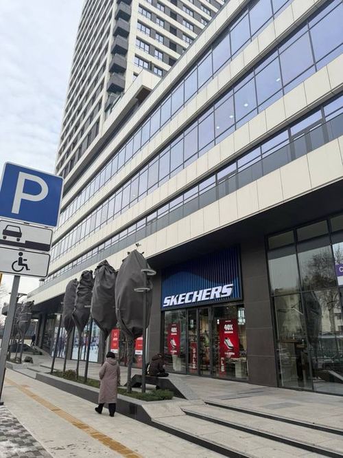 Жк «Модера Товерс» нежилое 350кв.м 1-линия с арендатором (skechers)