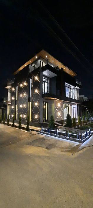 Продаю Своя Отдельно Стоящие Hi-Tech Здание 4 уровен 2.1 соток 500м2.