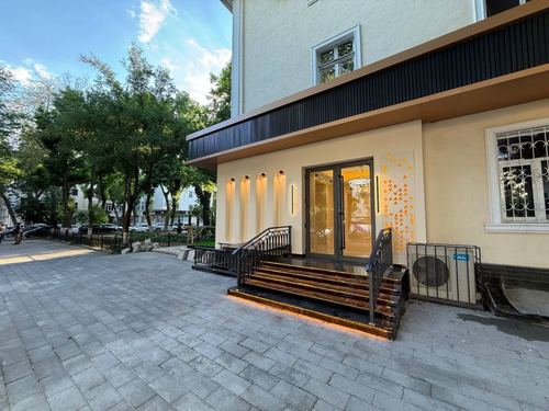 1 ЛИНИЯ • ШОТА РУСТАВЕЛИ • 100 м² + ПОДВАЛ 150 м² • ПРОДАЖА / Аренда