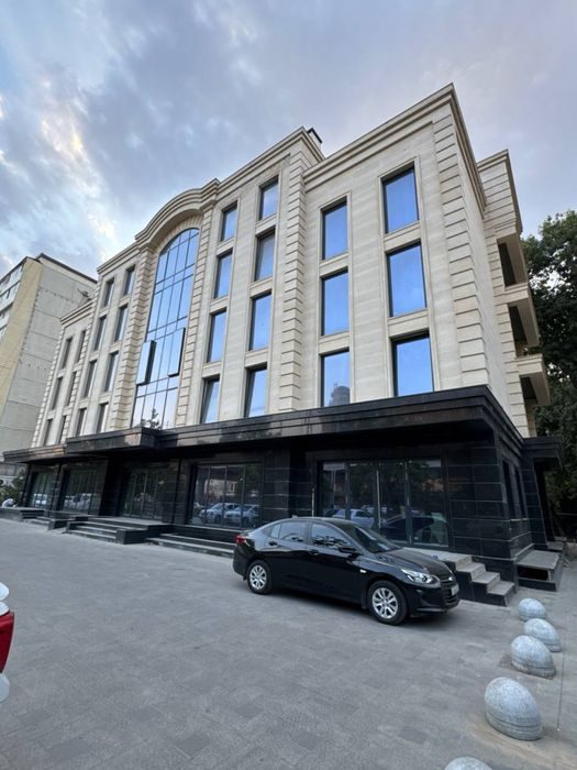 Ликвидное отдельно стоящее здание в центре города .