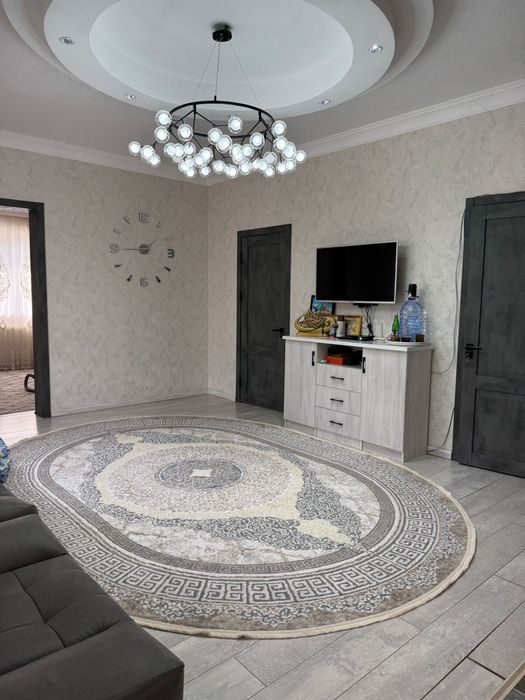 7-комнатный дом, 1200 м², Чирчик, на продажу