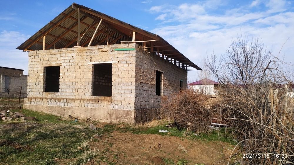4-комнатная дача, 6 м², Чирчик, на продажу