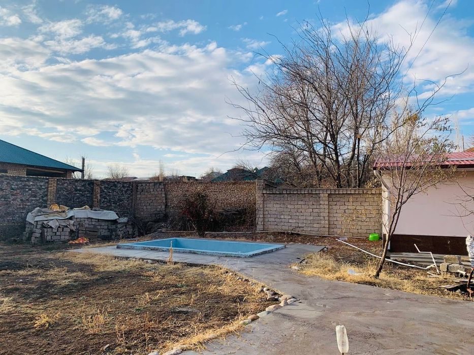 3-комнатная дача, 400 м², Чирчик, на продажу