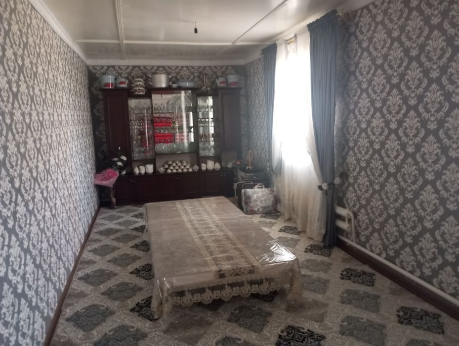 7-комнатная дача, 12 м², Чирчик, на продажу
