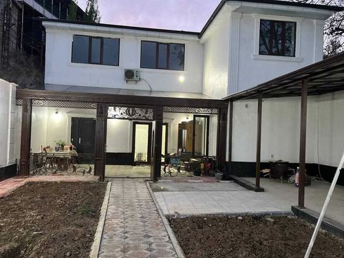 7-комнатный коттедж, 200 м²