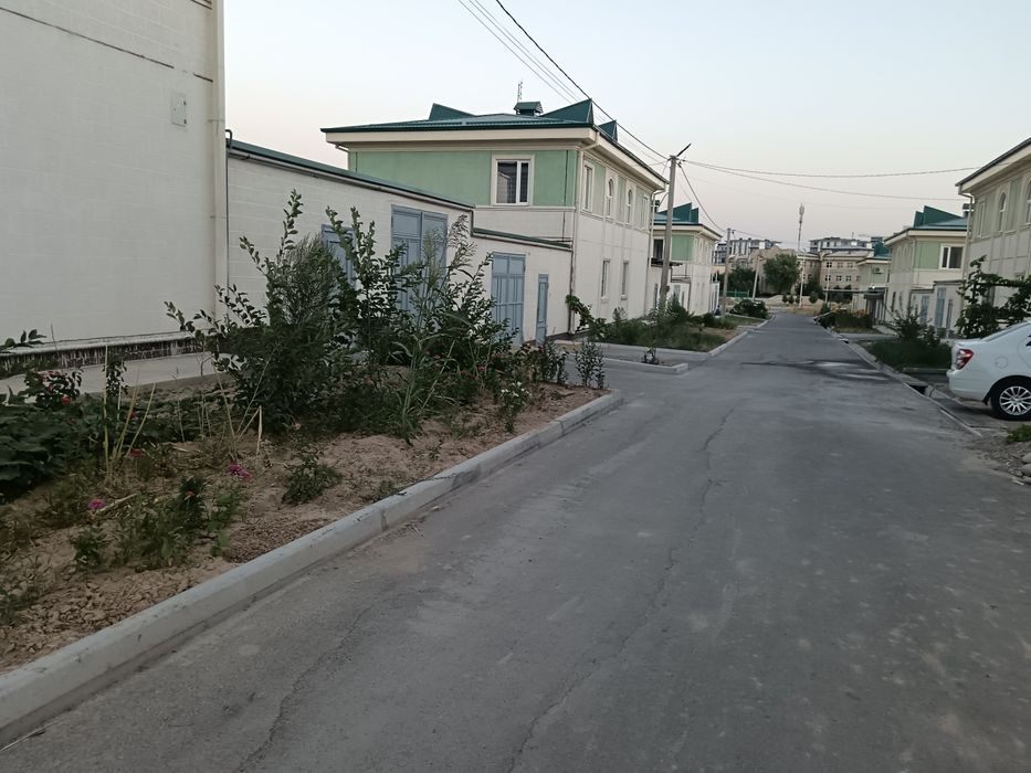 3-комнатный коттедж, 4 м², Чирчик, на продажу