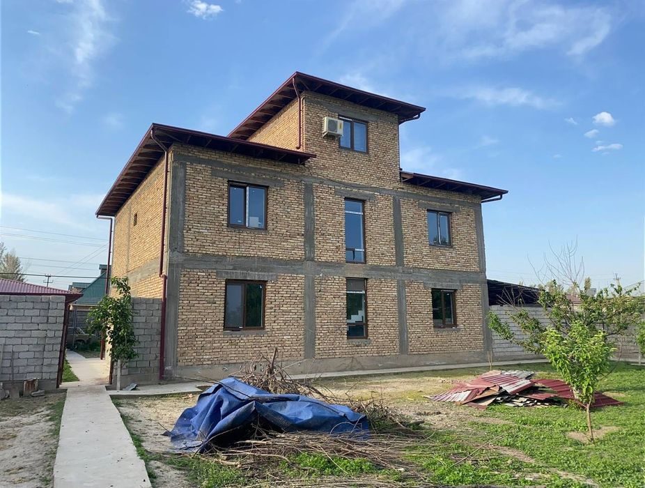 7-комнатная дача, 250 м², Чирчик, на продажу