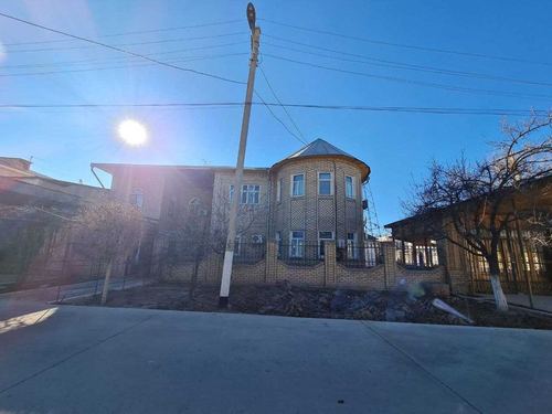 13-комнатный коттедж, 600 м²