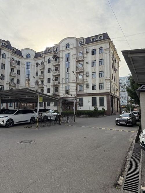 4-xonali kvartira, 130 m²