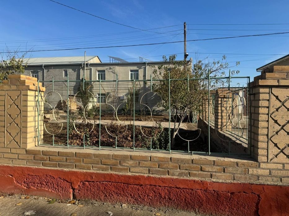 11-комнатный коттедж, 300 м², Нукус, на продажу