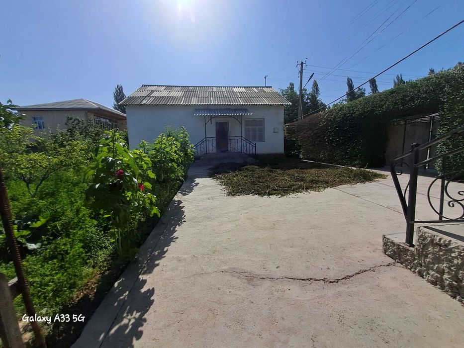 6-комнатная часть дома, 3 м², Янгибазар, на продажу