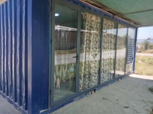 Kantener kok rangda boyi 6mt.eni 3 mt kirib iw bowlasa boladi