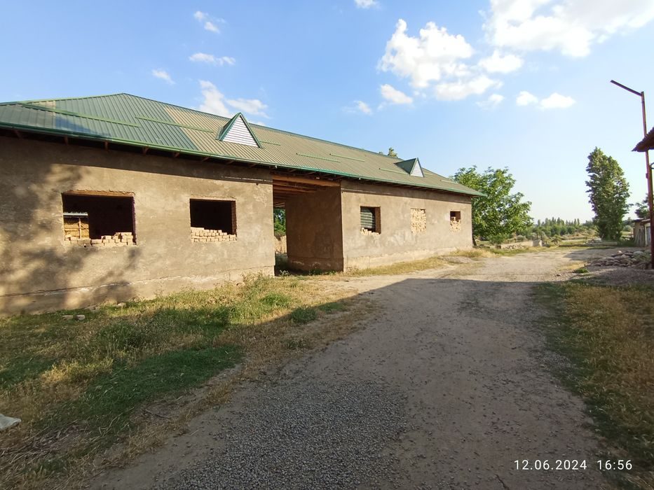 4-xonali uy, 1 m², Янгибазар, sotuvga
