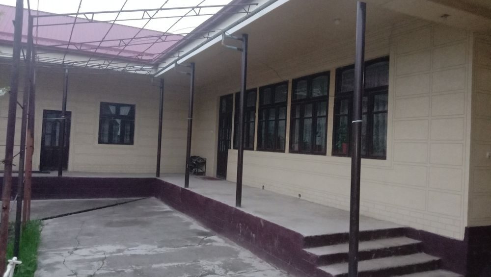 7-комнатный дом, 600 м², Янгибазар, на продажу
