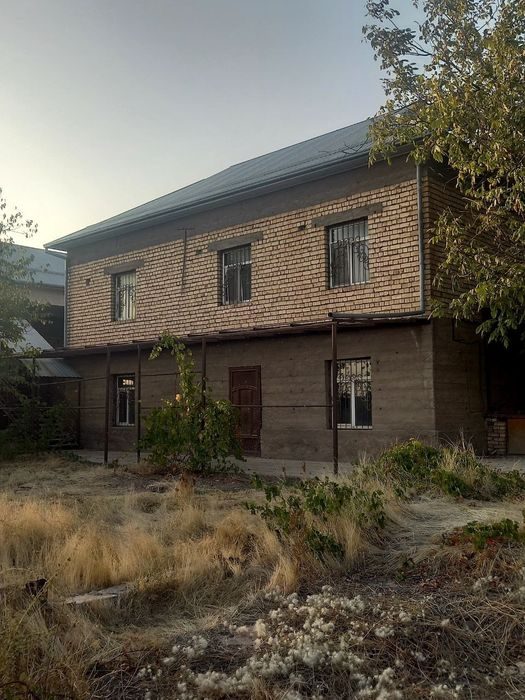 7-комнатная дача, 12 м², Ангрен, на продажу