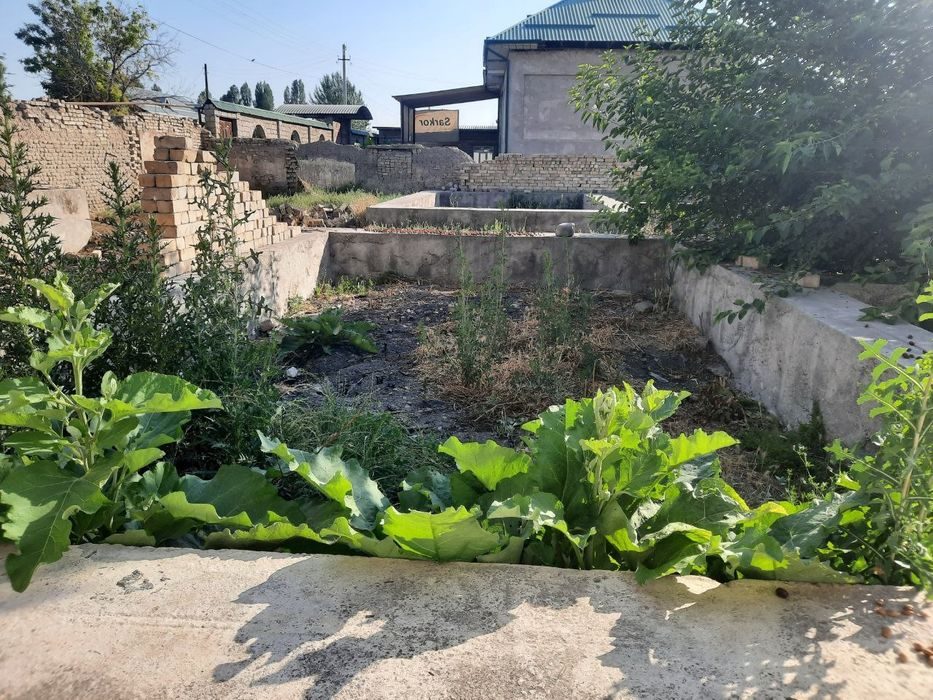Yer uchaska sotiladi 15 sotik Yer fundament quyilgan
