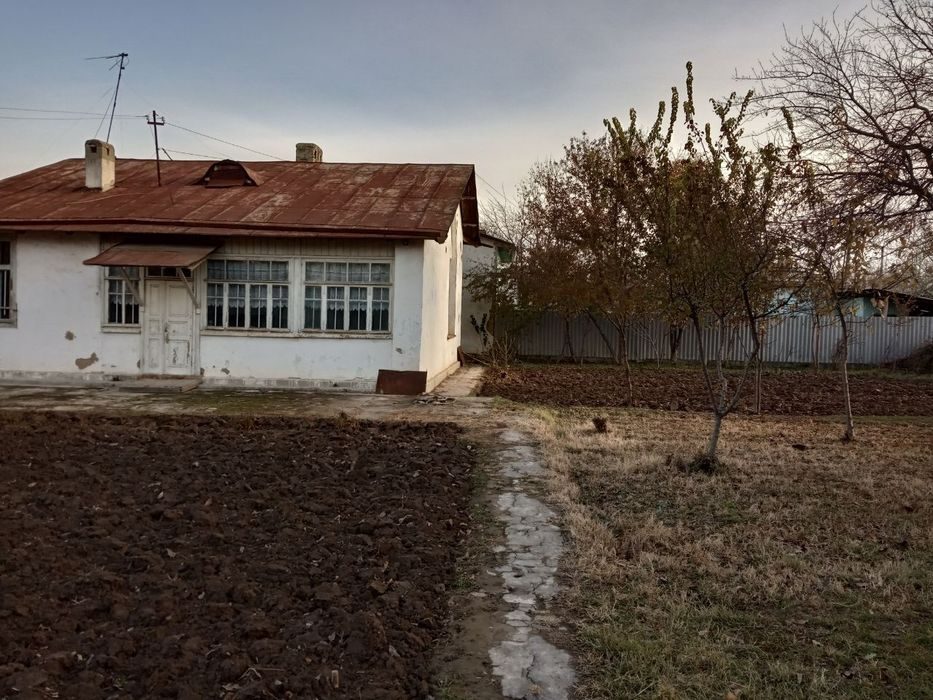 4-комнатный дом, 250 м², Янгиюль, в аренду