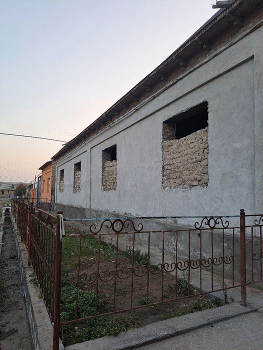7-комнатный дом, 1500 м², Бекабад, на продажу