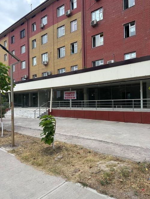 Noturar bino sotiladi