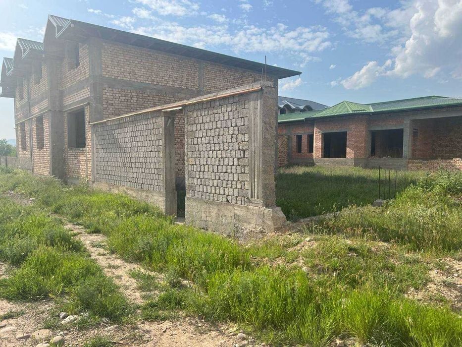 6 соток. Коробка. Махалля газалкент, вдоль реки Чирчик