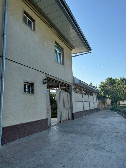 6-room house, 300 m²