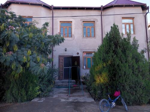 9-комнатный дом, 400 м²