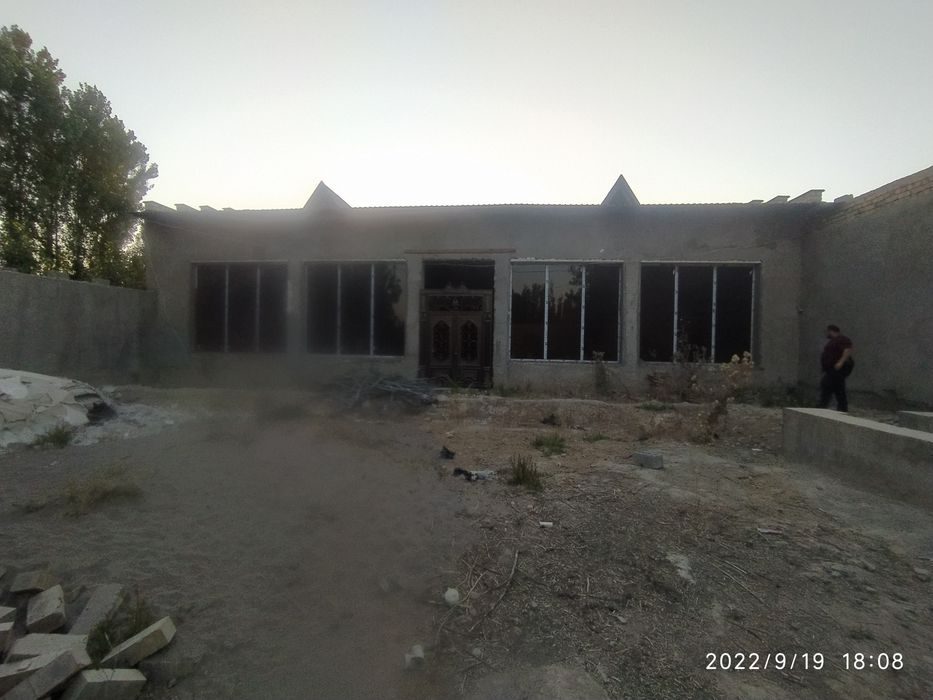 5-комнатный коттедж, 800 м², Зангиата, на продажу
