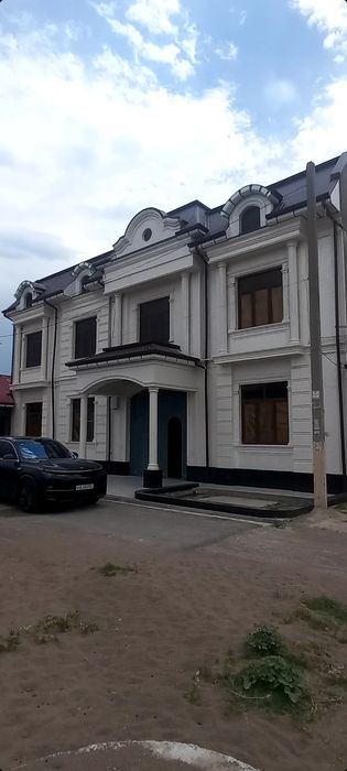 10-xonali uy, 700 m²