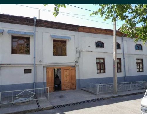 8-room house, 4 m²
