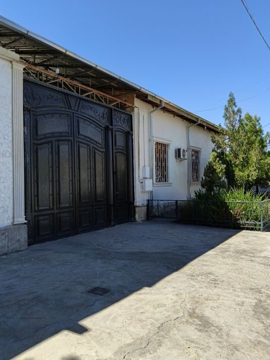 5-комнатный коттедж, 700 м², Навои, на продажу