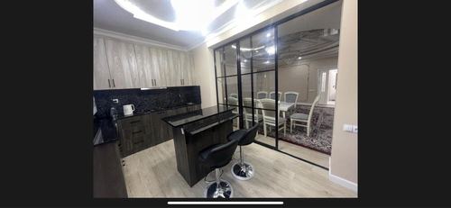 3-xonali kvartira, 90 m²