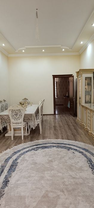 6-room house, 800 m²