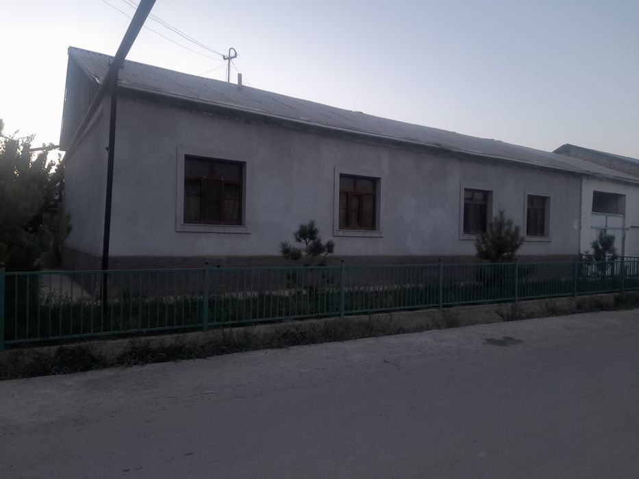 6-комнатная дача, 11 м², Самарканд, на продажу