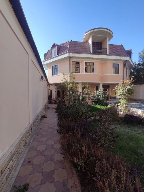 8-xonali uy, 410 m²