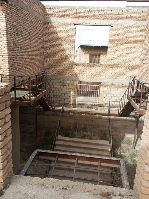 8-xonali uy, 900 m²