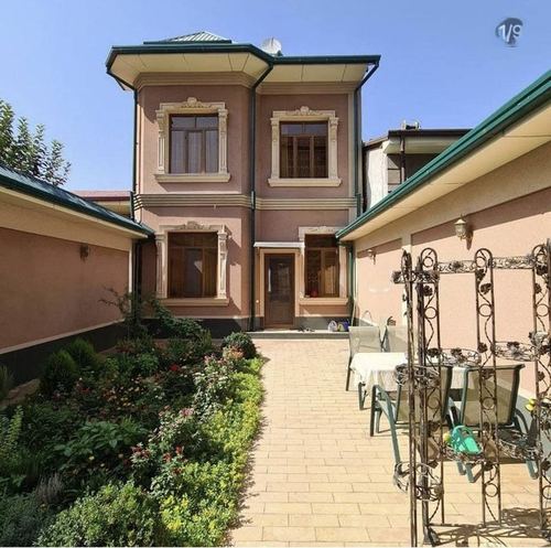 6-room house, 300 m²
