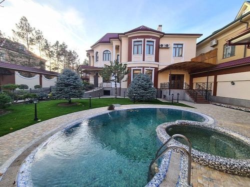 7-room house, 660 m²
