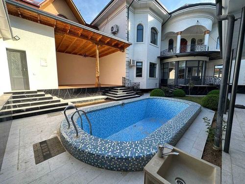 7-room house, 600 m²