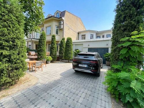 5-room house, 300 m²