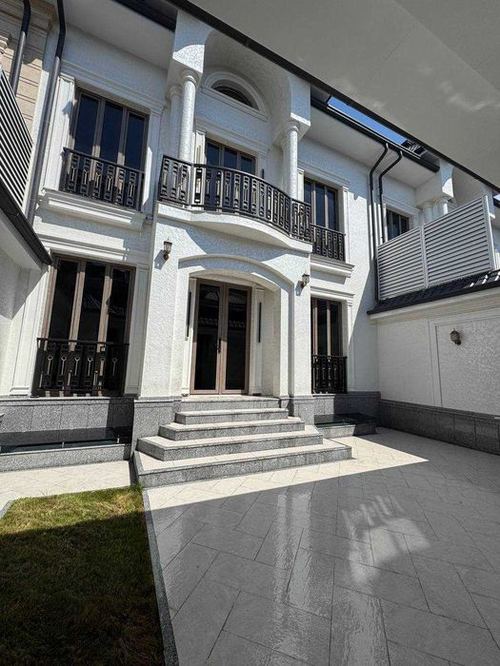 8-комнатный коттедж, 280 м²