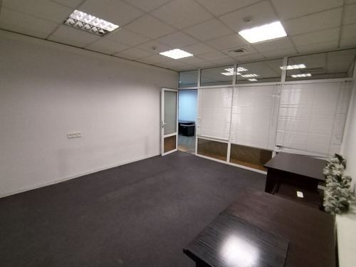 Аренда под офис 45кв.м 2 комната метро Айбек 810у.е