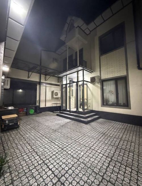 5-комнатный коттедж, 200 м²