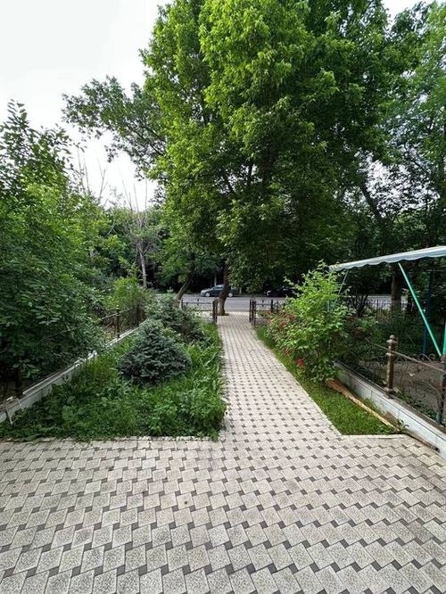 срочно продаётся нежилой помищенияа яашнабдский р-н Элбек ул